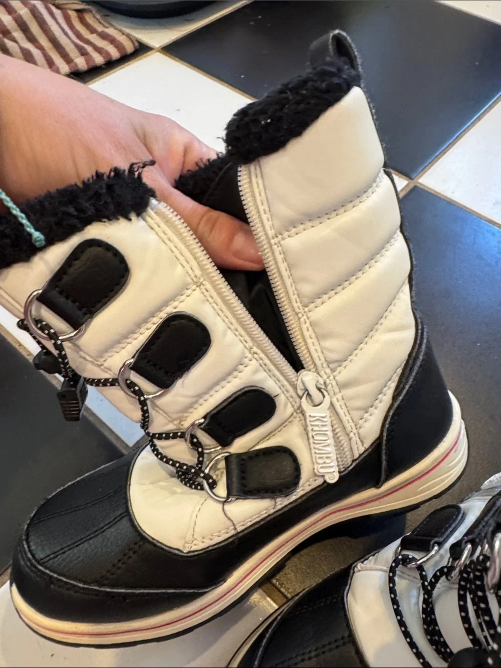 Khombu White and Black Winter Snow Boots with Pink Logo